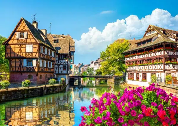 Houses in Strasbourg Picturesque district Petite France in Strasbourg, houses on river