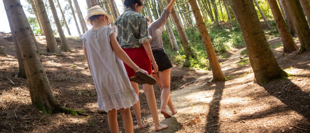 parcours pieds nus camping au clos de la chaume