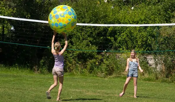 volley ball au camping sites et paysages au clos de la chaume lorraine