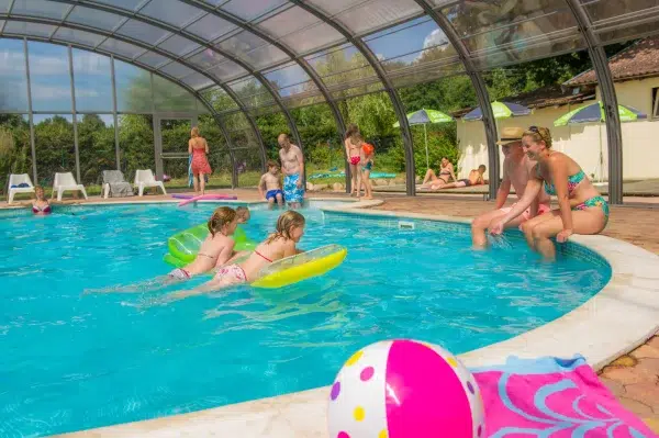 Piscine couverte Vosges chaufee Camping Sites et Paysages Au Clos de la Chaume Vosges Alsace Lorraine