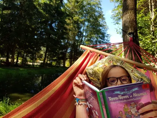 min espace zen avec etang et hamacs camping au clos de la chaume